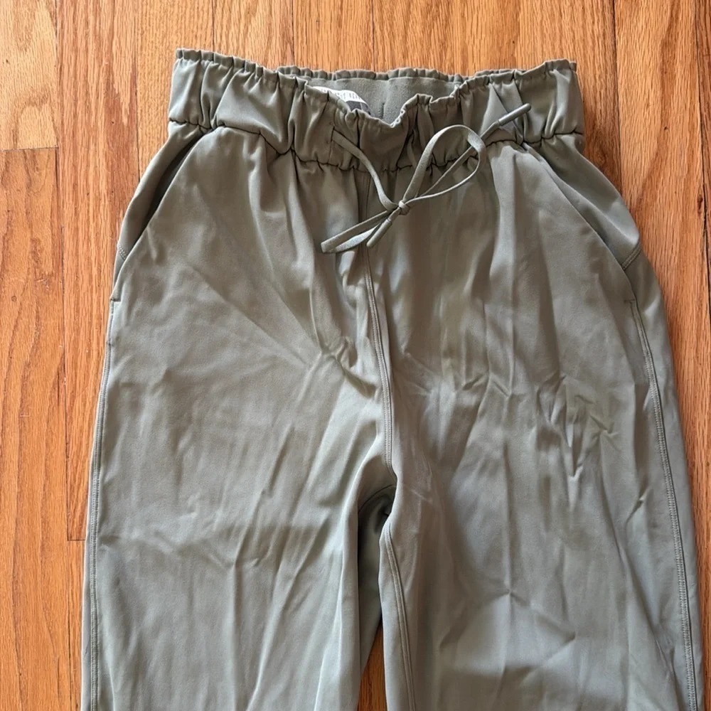 Lululemon sz 2 Keep Moving Pant 7/8 High-Rise Rosemary Green great condition